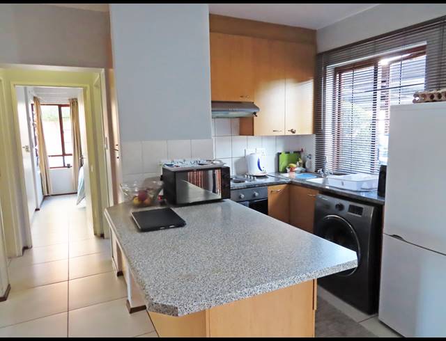 2 BEDROOM APARTMENT FOR SALE IN BRYANSTON